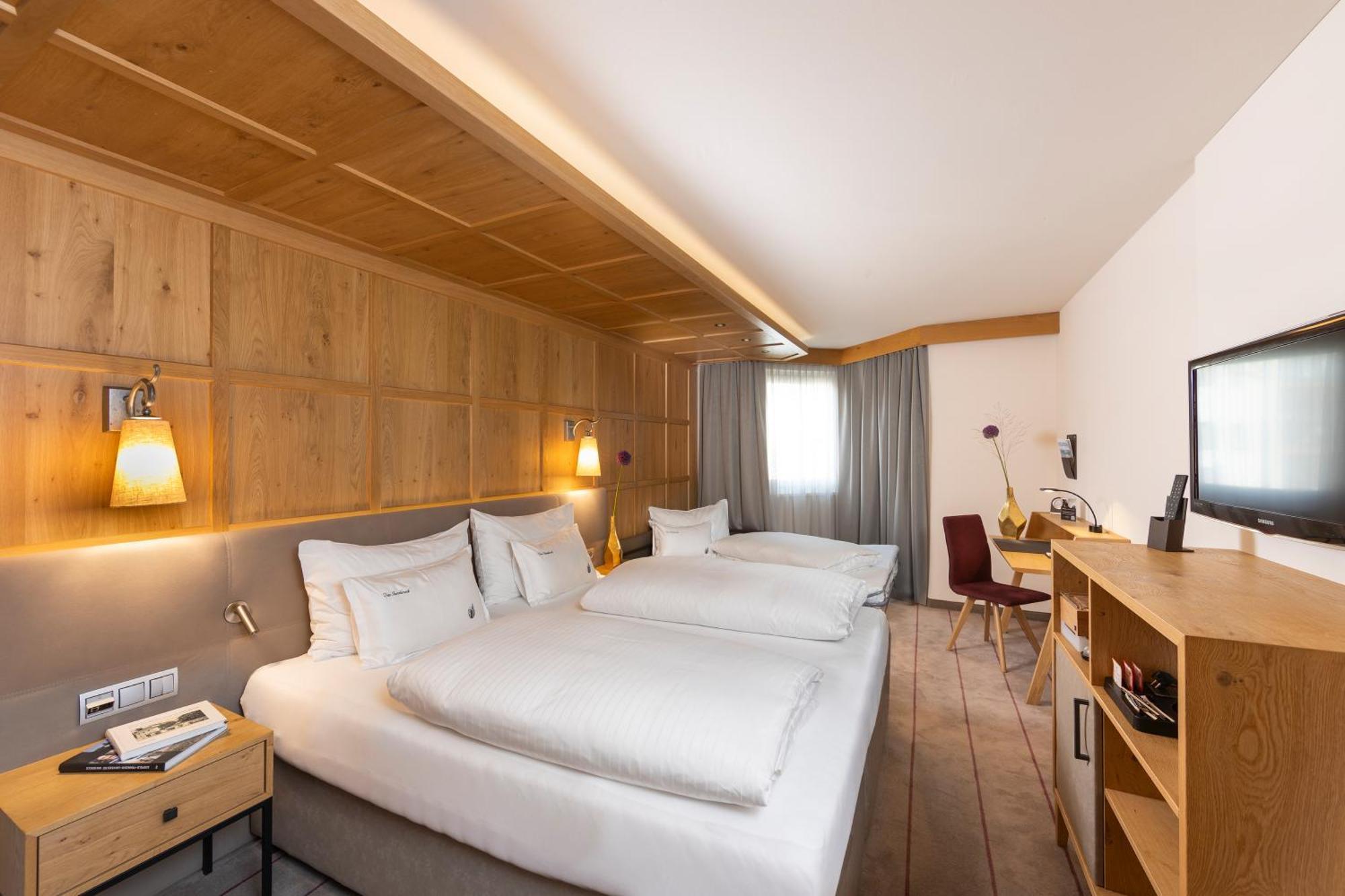 Hotel Innsbruck Bagian luar foto