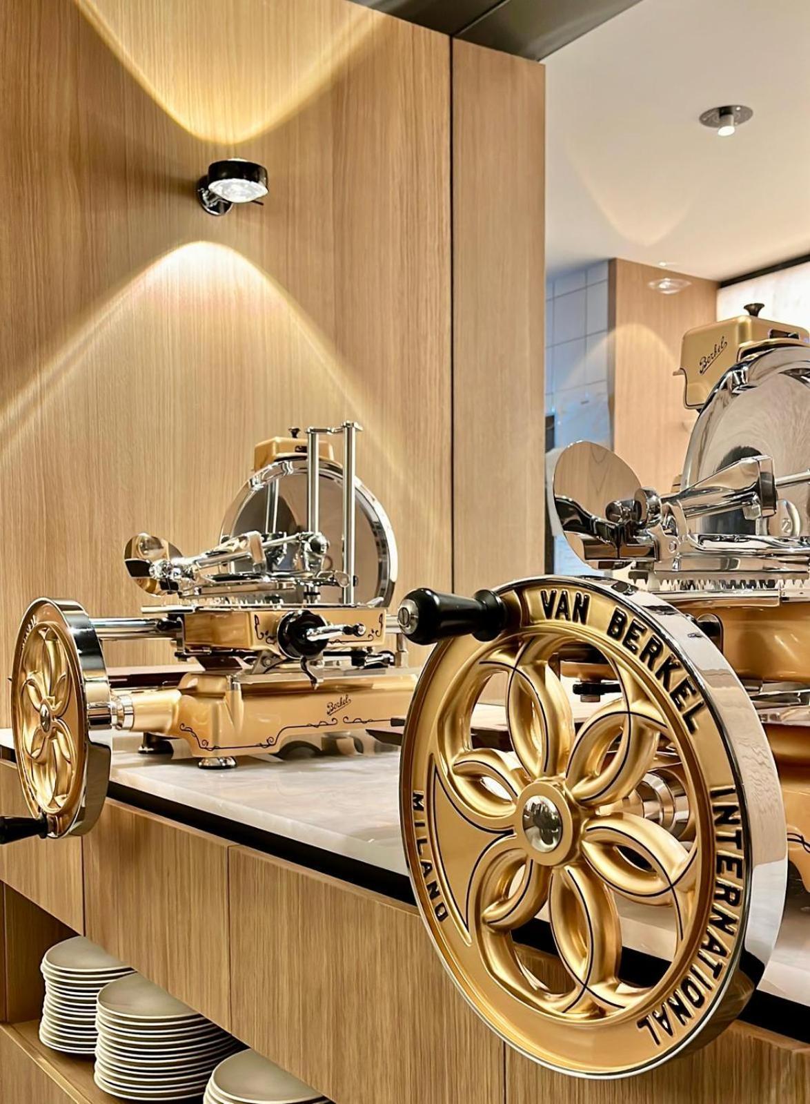 Hotel Innsbruck Bagian luar foto
